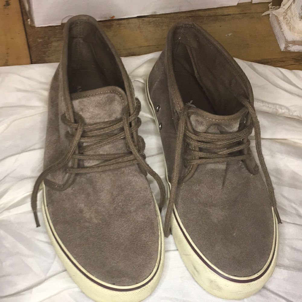 American Eagles suede shoes